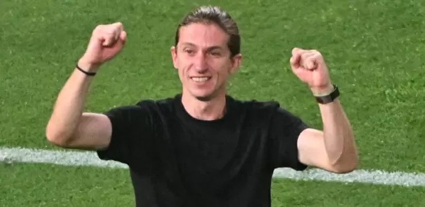 Flamengo e Filipe Luís selam acordo e renovam contrato até 2027 após impasse financeiro