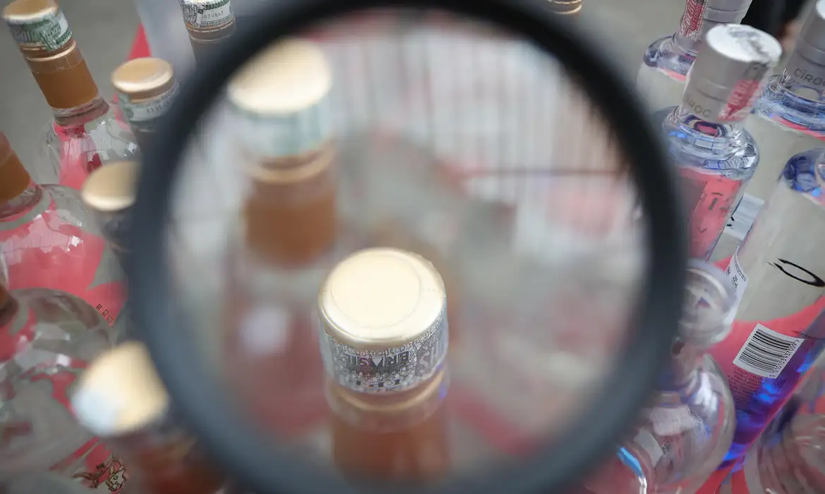 São Paulo registra 11 mortes por intoxicação por metanol e Polícia Civil fecha o cerco contra fábrica clandestina no ABC