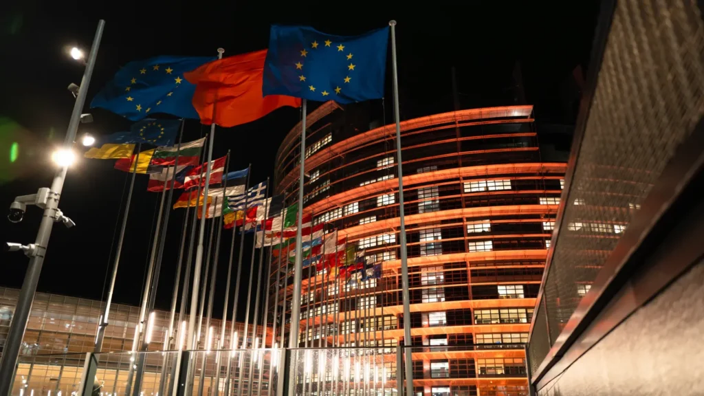 Parlamento Europeu suspende acordo com Trump após ameaças sobre a Groenlândia