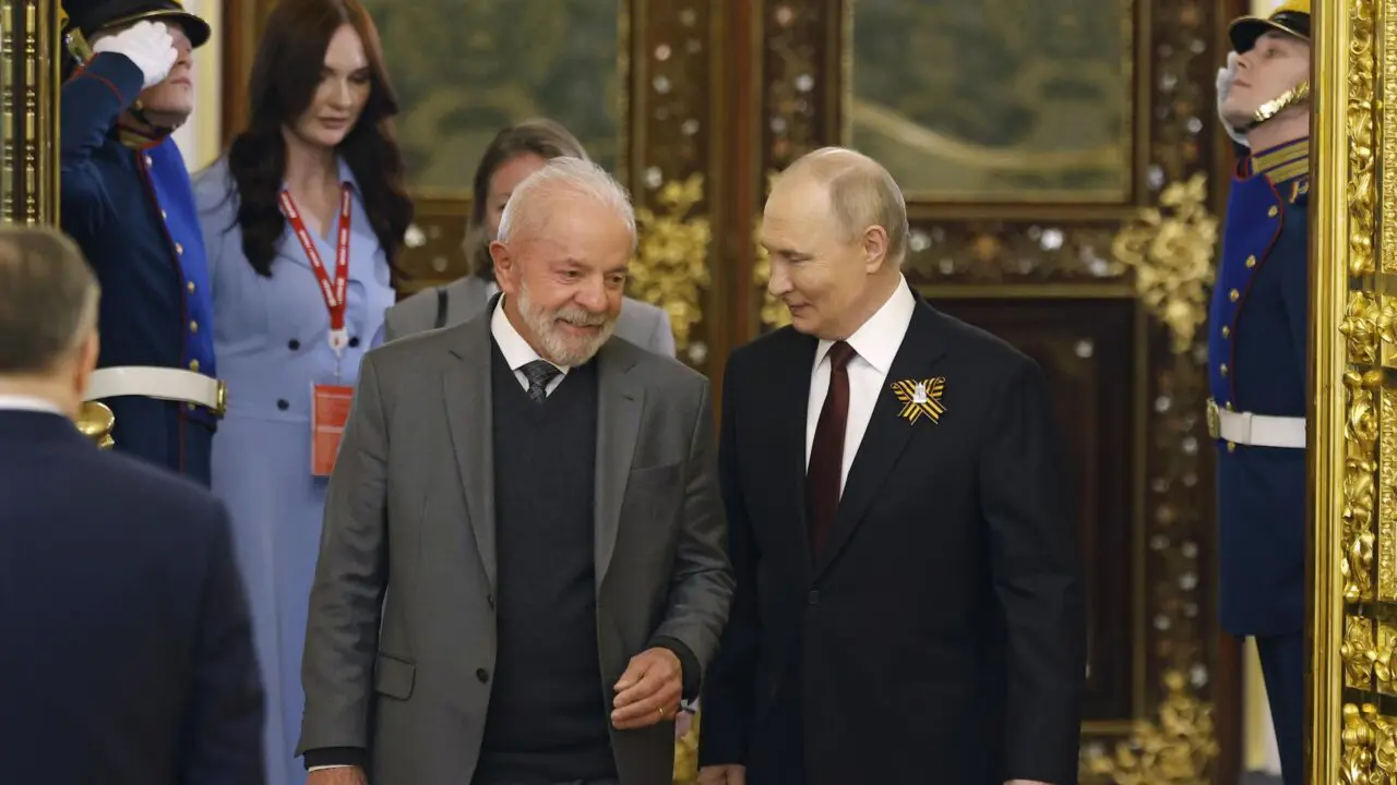 Trump autoriza projeto de sanções contra Rússia e mira aliados comerciais como o Brasil