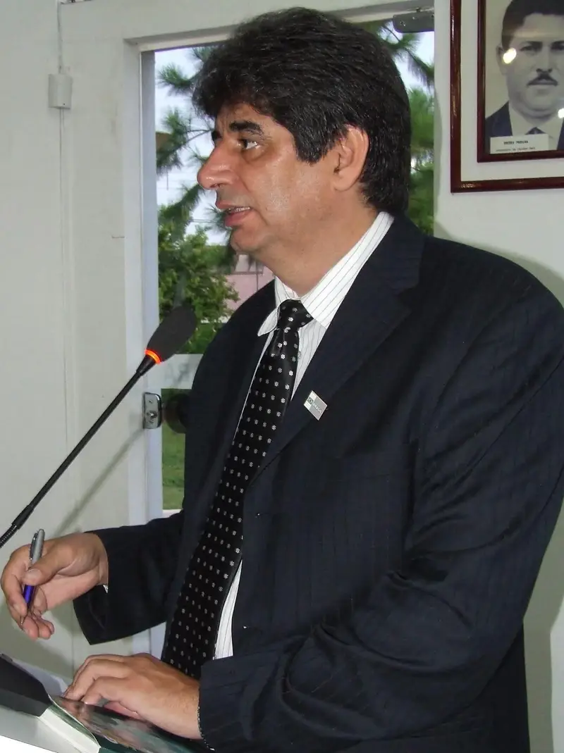 Justiça mantém condenação de ex-prefeito de Quedas do Iguaçu por fraude em licitações