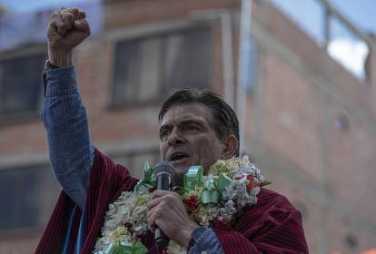 PRESIDENTE da Bolívia Luis Arce assina decreto para governar a distância em meio a racha com vice