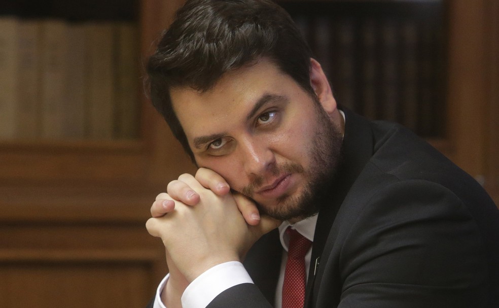 Filipe Martins, ex-assessor de Bolsonaro, é preso pela PF no Paraná por ordem de Moraes