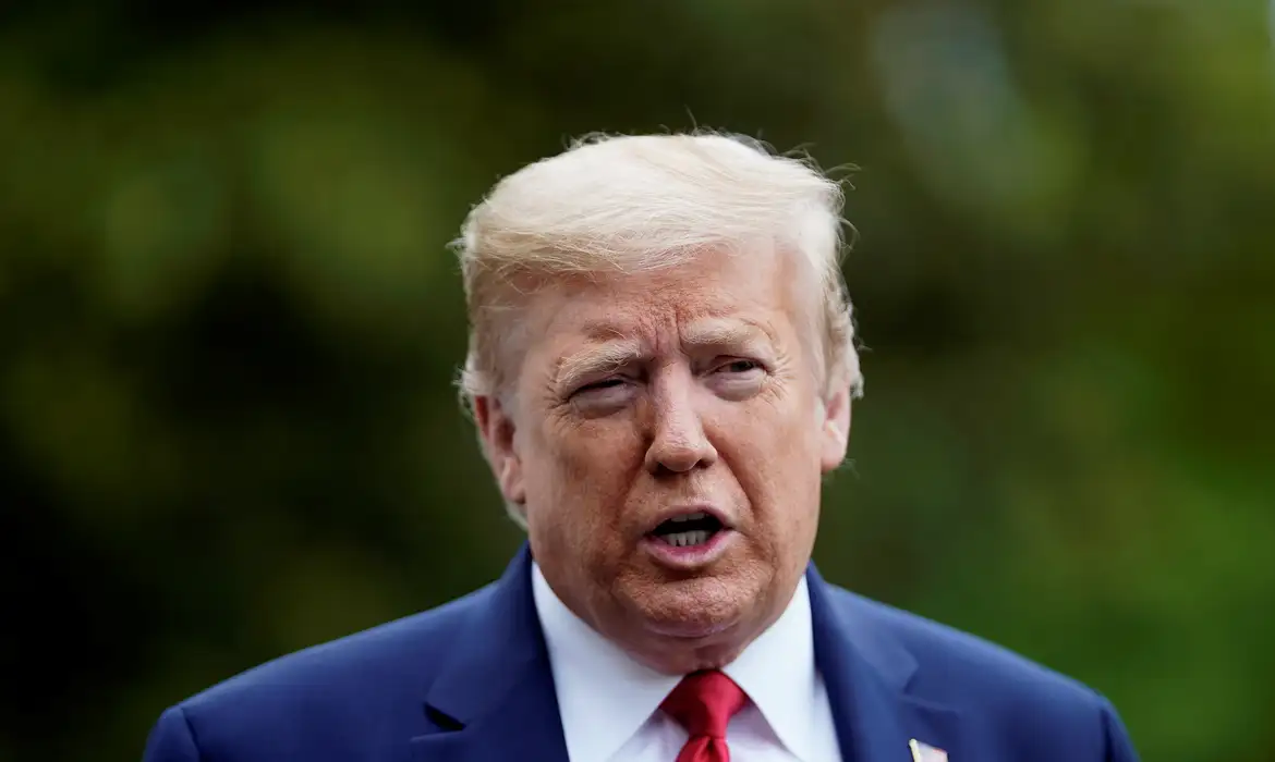 Trump é alvo de condenações após postar vídeo que retrata Barack e Michelle Obama como macacos