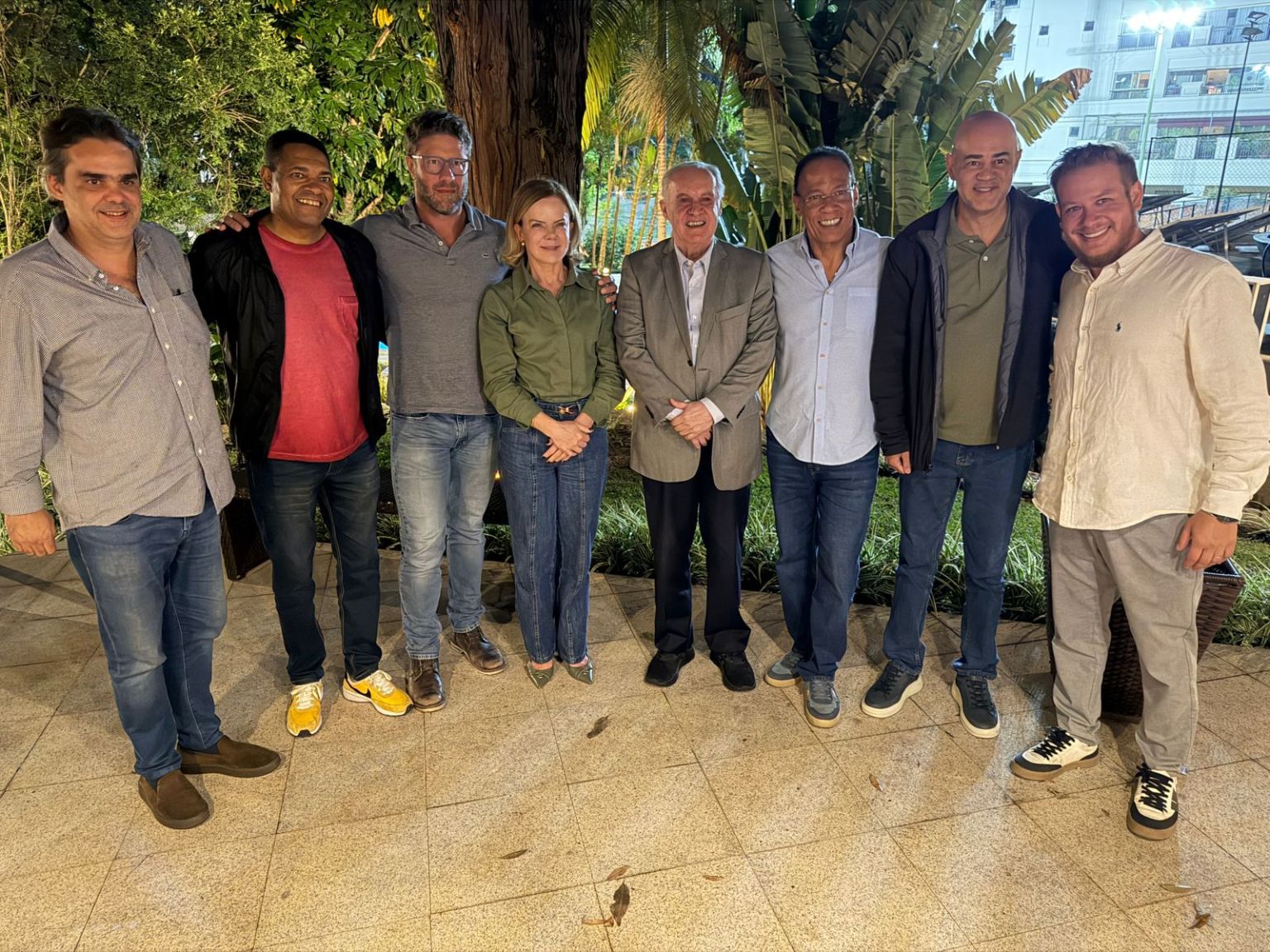 PSB nacional avalia intervenção no Paraná para alinhar apoio a Lula, Gleisi e Requião Filho