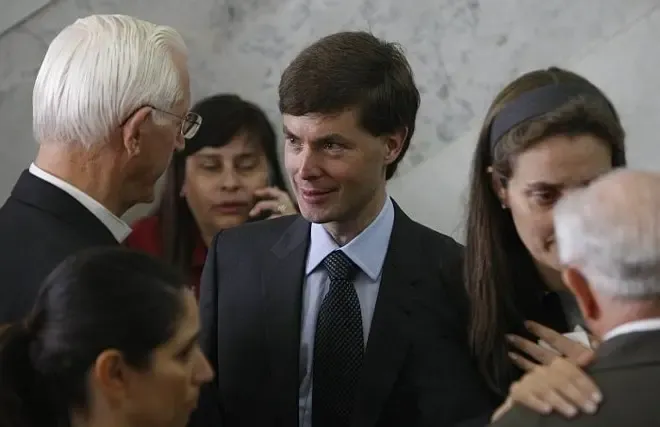 FAMÍLIA CUNHA Pereira vende controle da RPC por R$ 300 milhões e encerra hegemonia de seis décadas na mídia paranaense