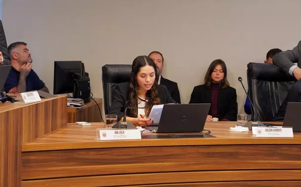 Deputada Ana Júlia aponta nulidades e pede arquivamento de processo contra Renato Freitas na Alep