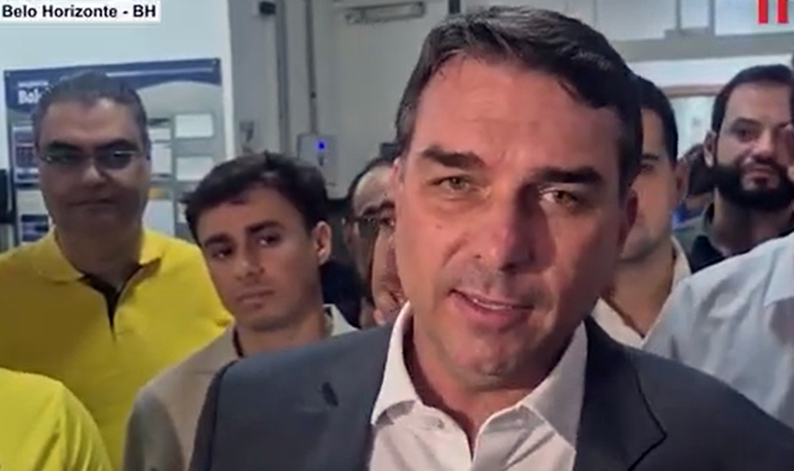 Flávio Bolsonaro defende que corte de gastos federais preserve os cidadãos vulneráveis