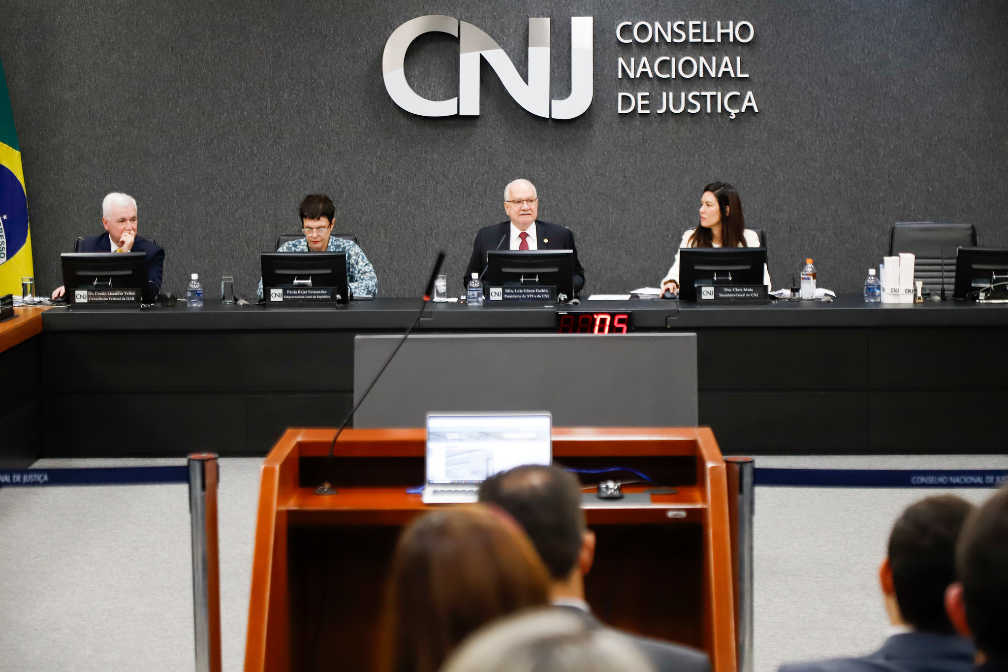 Fachin cria grupo de trabalho para revisar pagamentos e benefícios de juízes