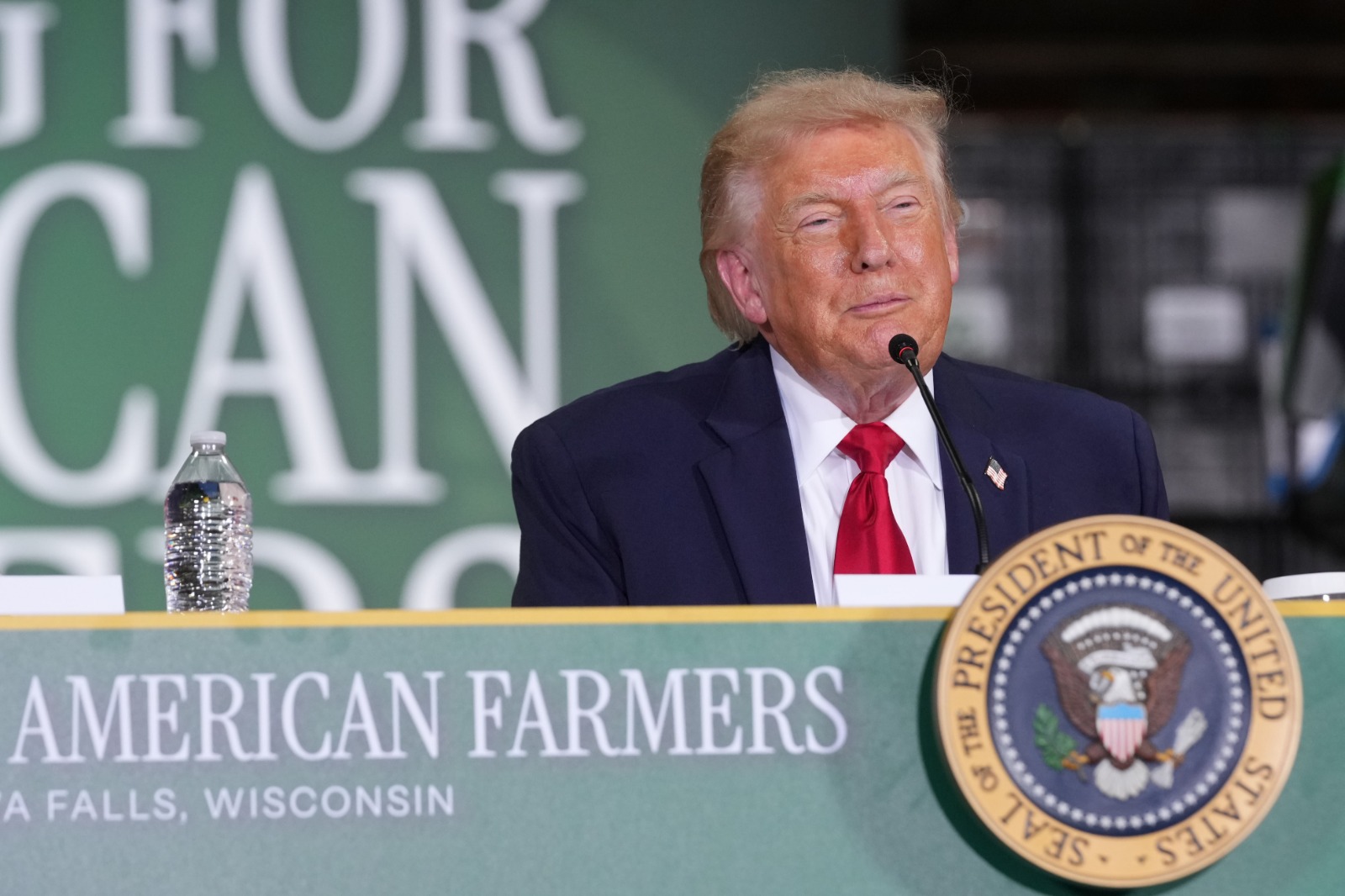 Donald Trump abandona entrevista da NBC após embate com a jornalista Kristen Welker