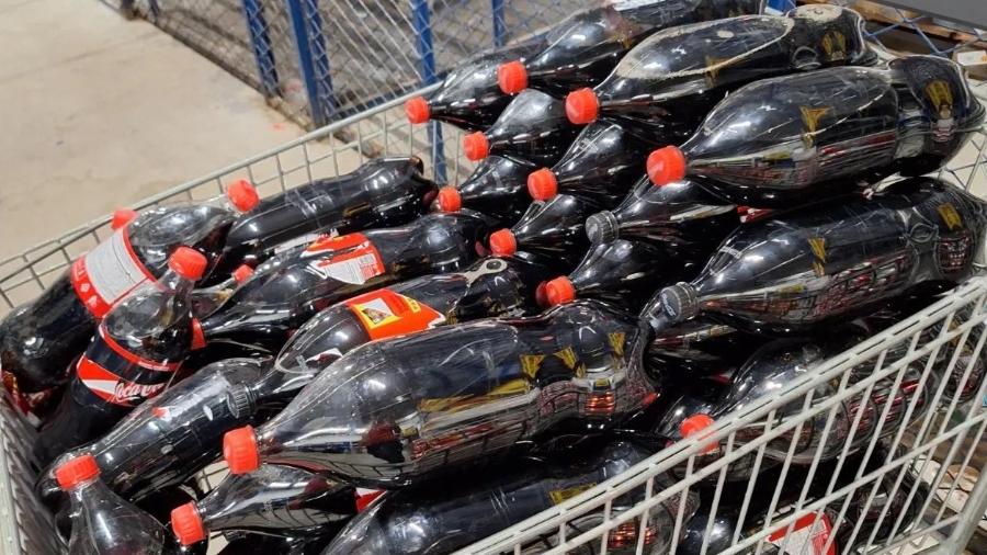 Coca-Cola assume prejuÃzos e recolhe garrafas violadas por furtos de figurinhas da Copa do Mundo após pressão de supermercados